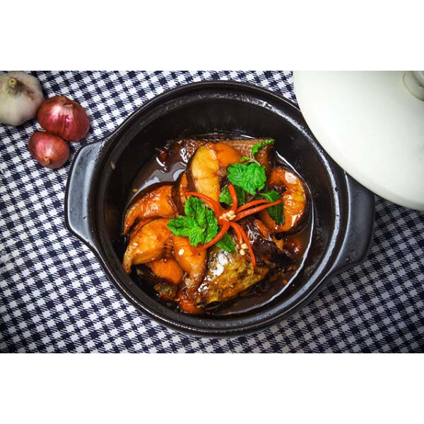 Cá kho tộ (poisson braisé à la sauce caramel)