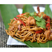 Mee Goreng : Nouilles sautées avec des légumes, des œufs et de la viande ou des 