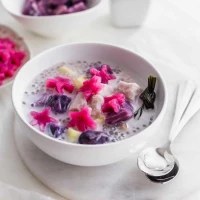 Bubur Cha-Cha : Dessert à base de lait de coco, de patates douces, de taro et de